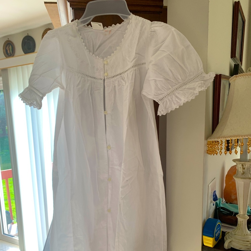 Girls dreamy nightdress. 💯 % cotton. Long nightdress with a lot of detail.